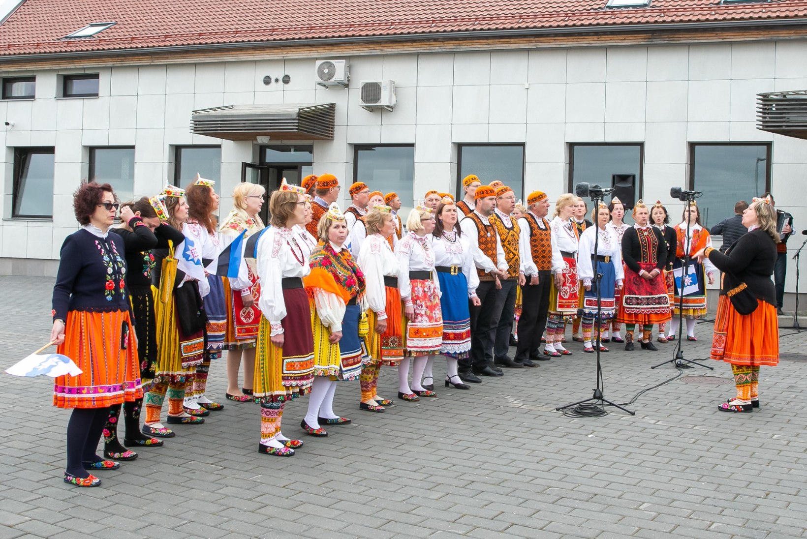 GALERII | Laulupeotuli jõudis Tartust Saaremaale