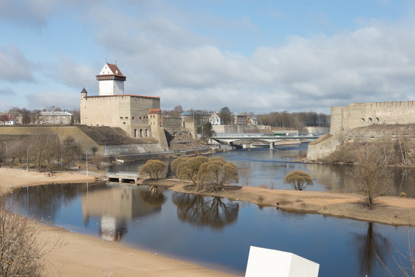 PARASIIDID VEES: Narva Joaaru rannas suplejatel võisid lööbe tekitada imiusside vastsed