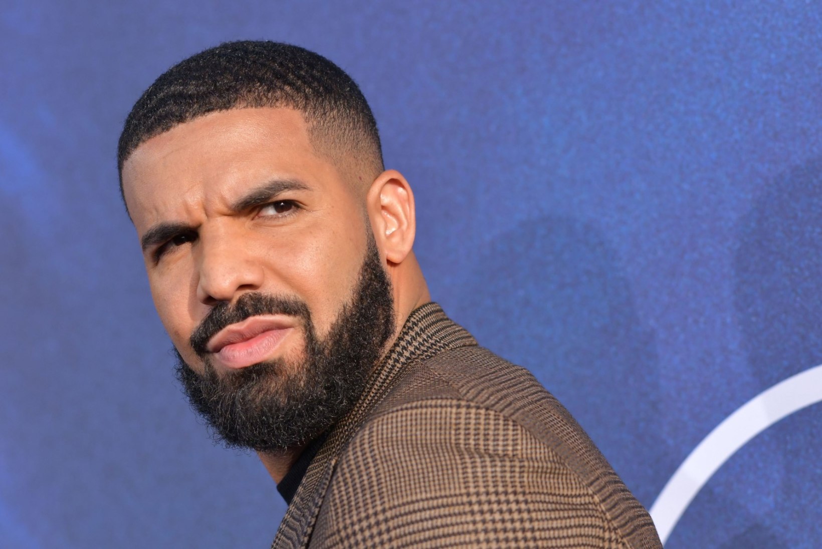 Drake maksis teda seksuaalrünnakus süüdistanud modellile hiigelsumma