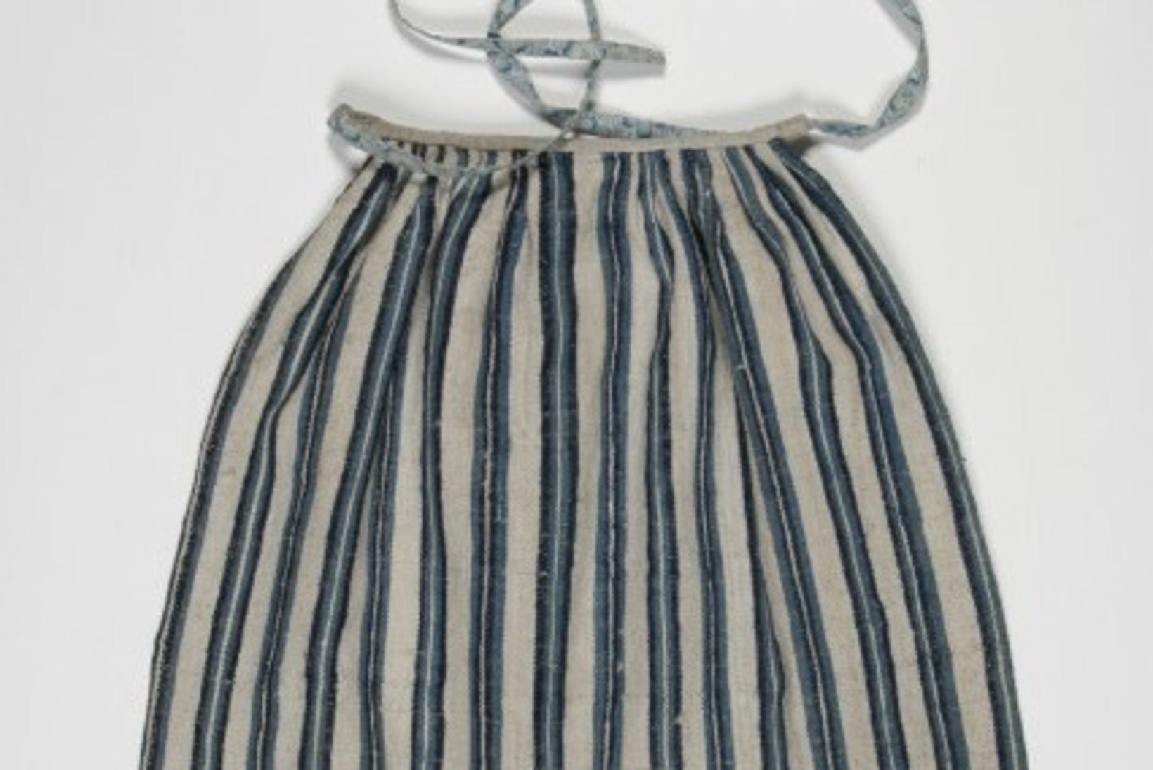 LAULU- JA TANTSUPIDU | Põllega rõivakomplekti kandmisel järgi vanu traditsioone!