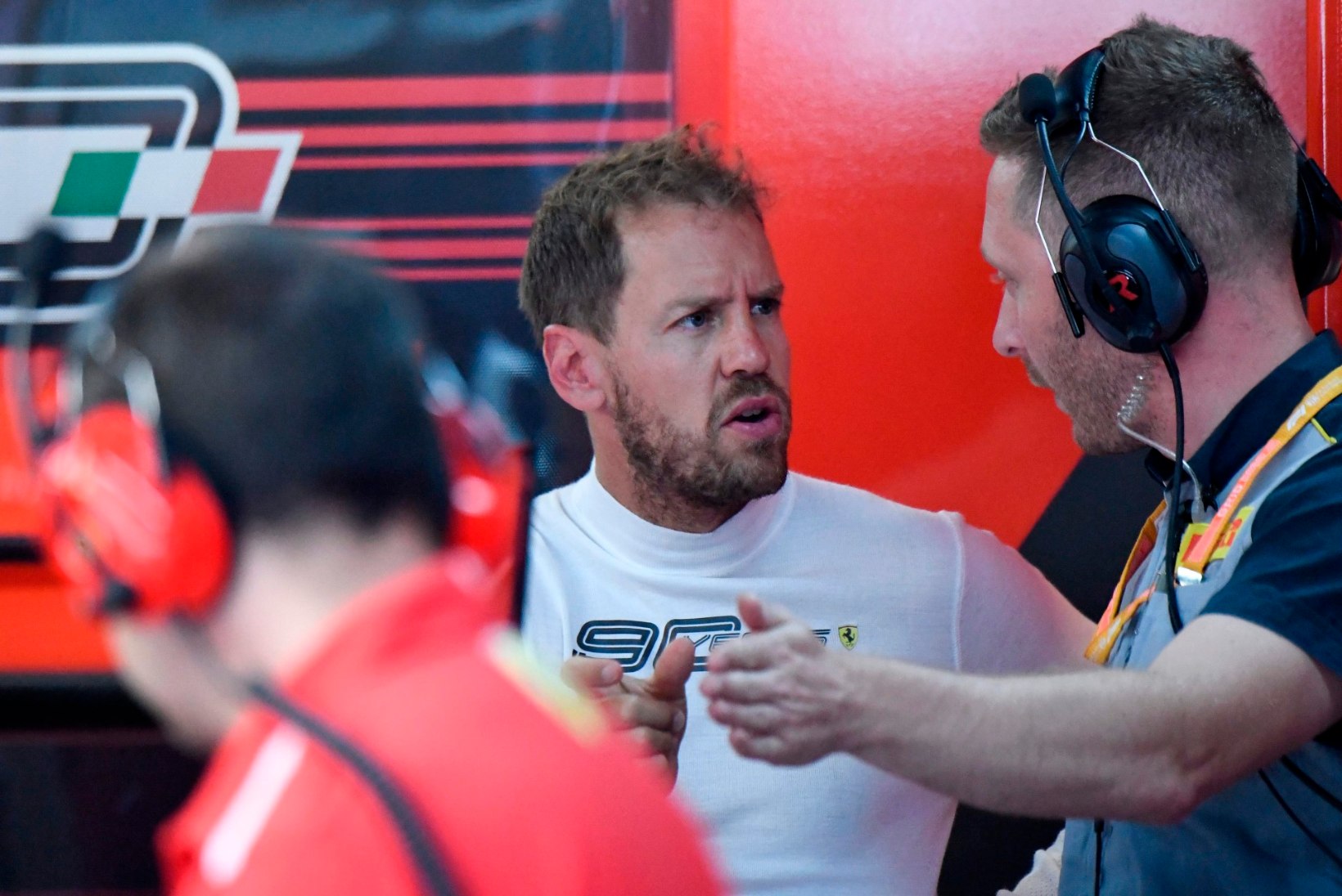 Maruvihane Vettel: F1 reeglites on liiga palju paragrahve, loodan, et nad põletavad need paberid ära