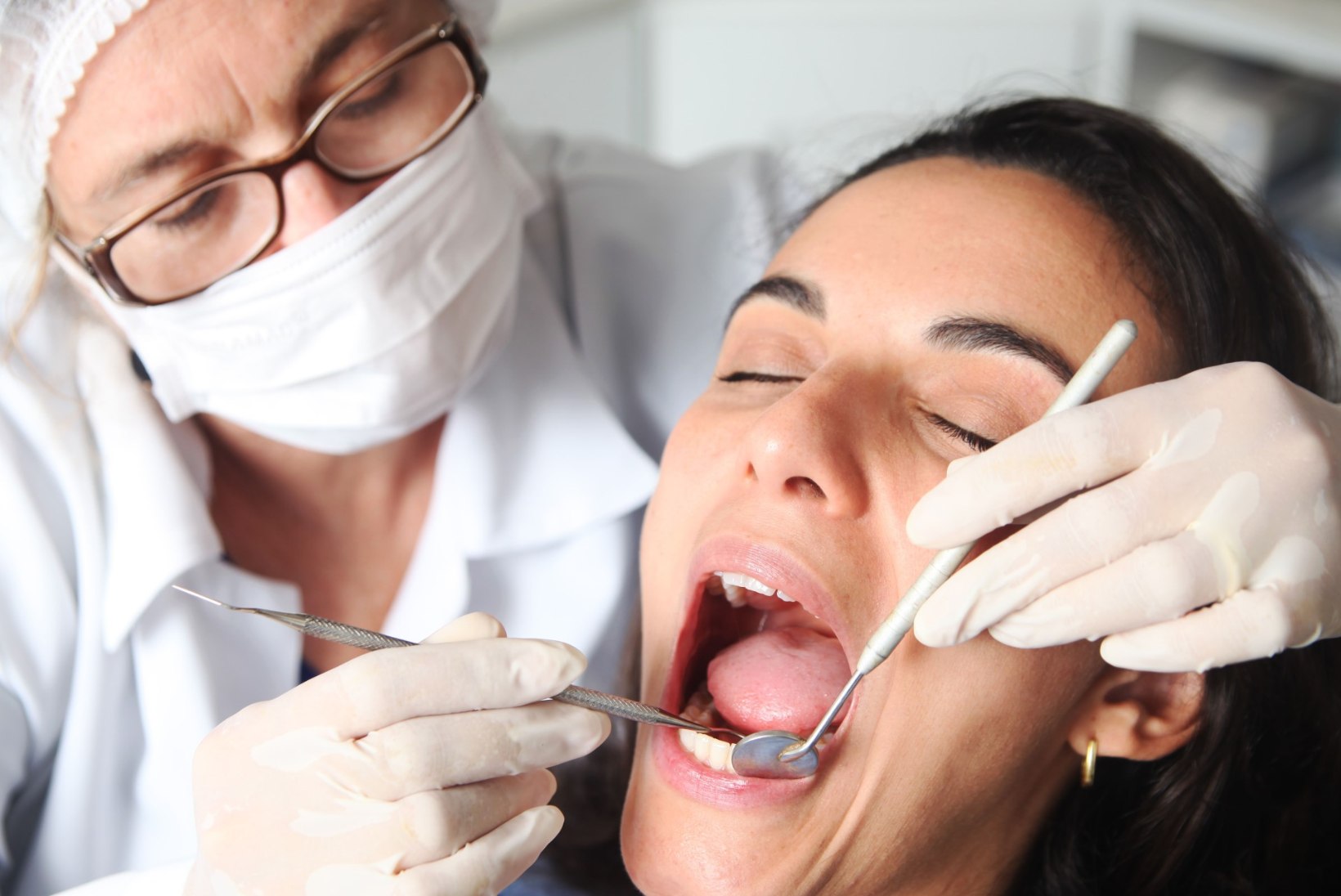 HAMBAID TÕMMATI ILMAASJATA VÄLJA: paljastati suur hambaarstide petuskeem