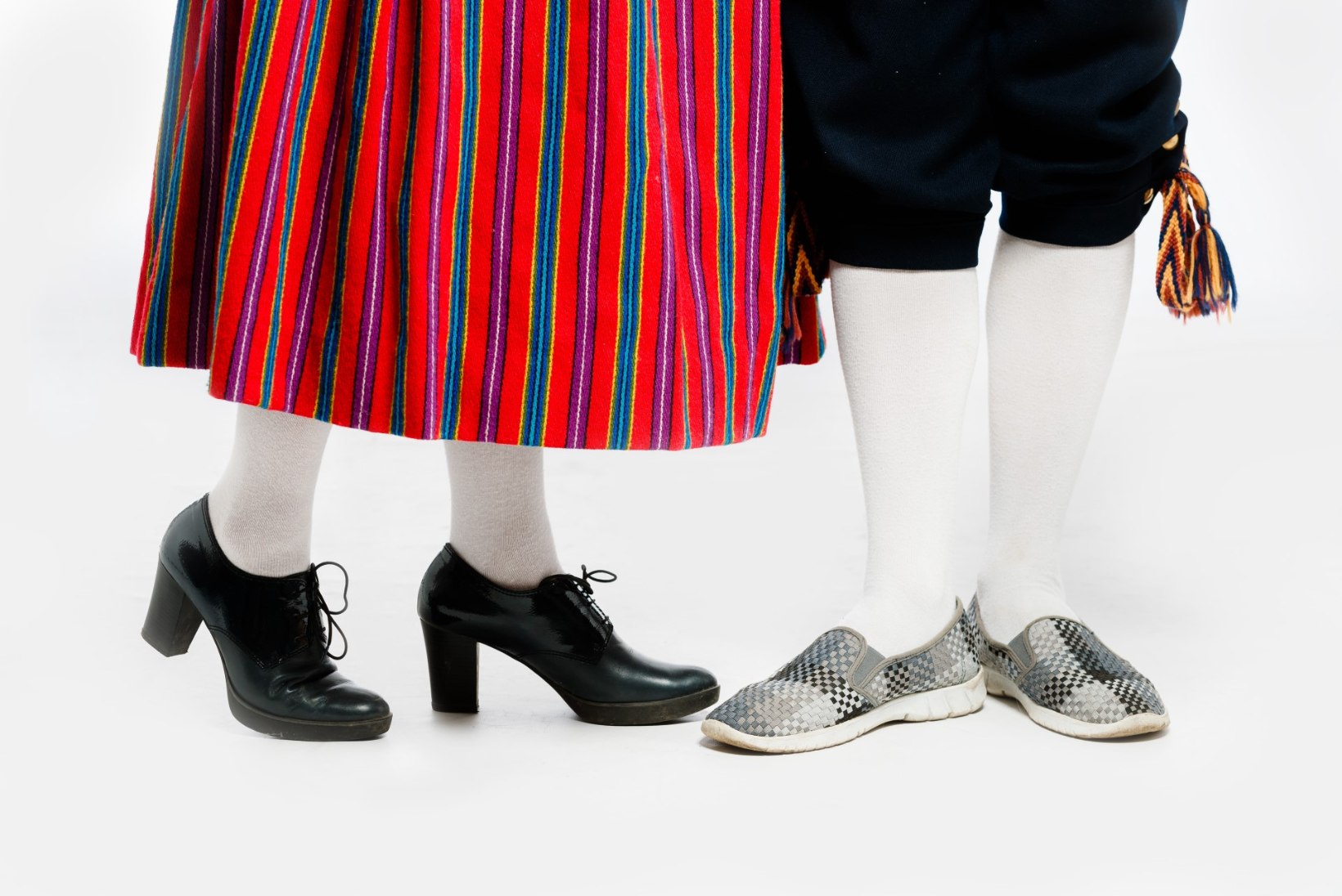 TANTSUPIDU | Vaata, milliseid jalanõusid on sobilik kanda rahvarõivastega
