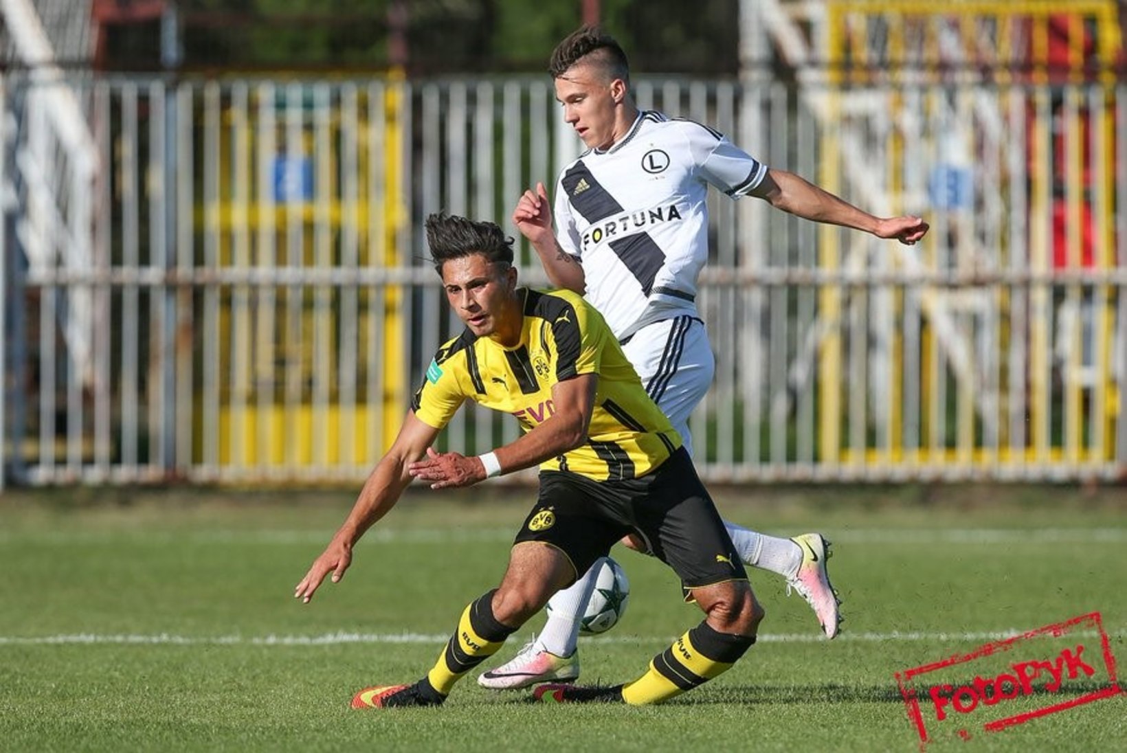 KURB: ülitõsiselt vigastada saanud Dortmundi noor talent lõpetas vaid 21aastaselt karjääri