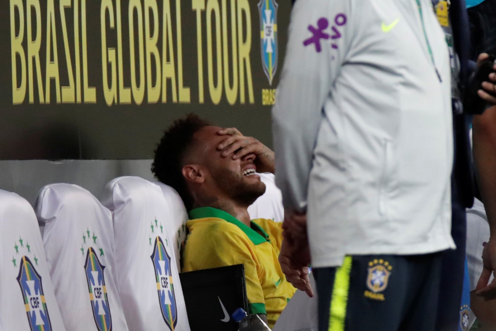 TAGASILÖÖK: Neymar sai kontrollkohtumises nii tõsiselt viga, et jääb kodusest suurturniirist eemale