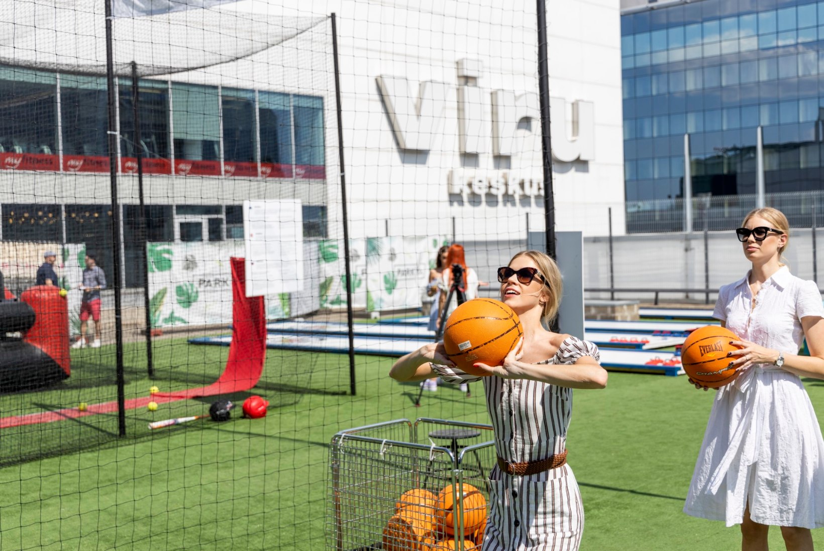 GALERII | Viru keskuse katuseterrassi avamist tähistati sportlike mängude ja särtsaka moeetendusega