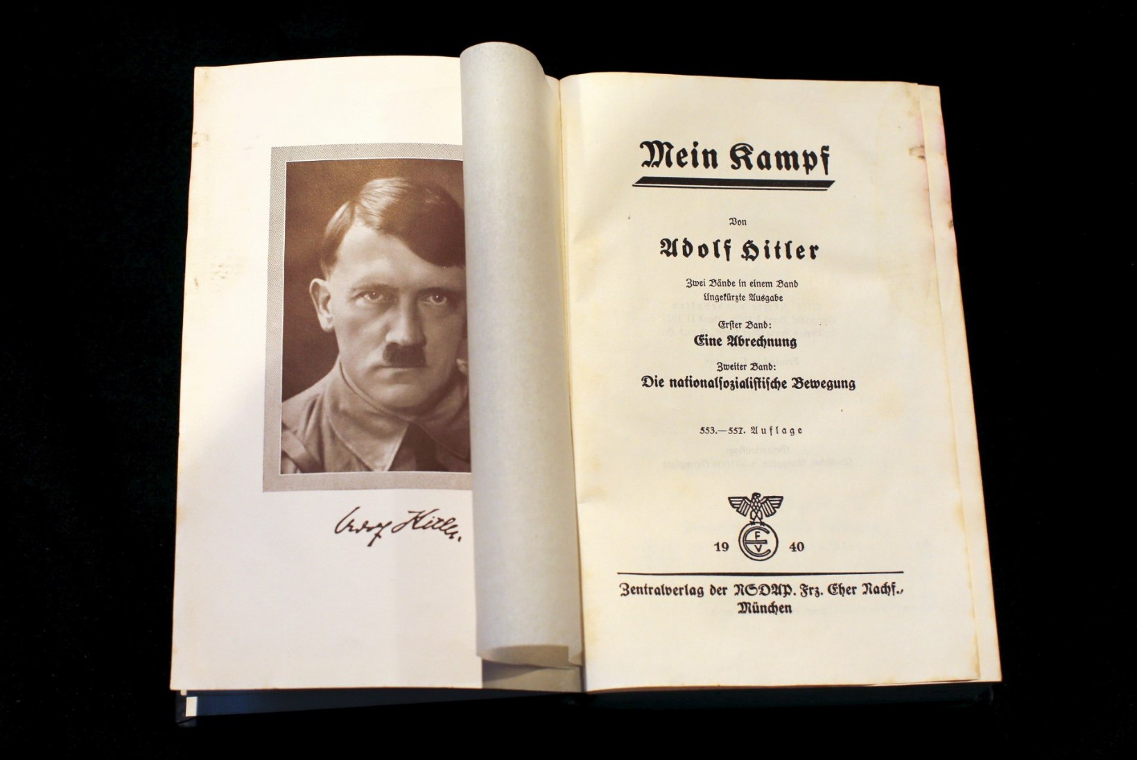 VIDEO | Igav elulugu? Müügilettidelt korjati Adolf Hitleri autobiograafia