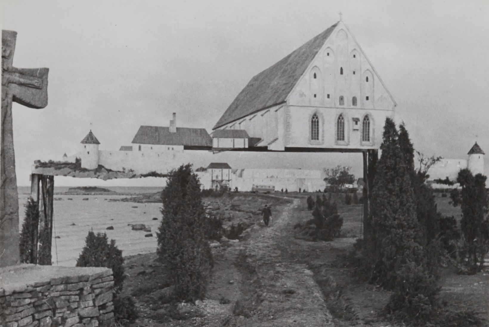 SENINÄGEMATUD FOTOD: „Viimne reliikvia“ 50: klooster pandi püsti Uisu pangale, Agnes leiti alles võtete ajal