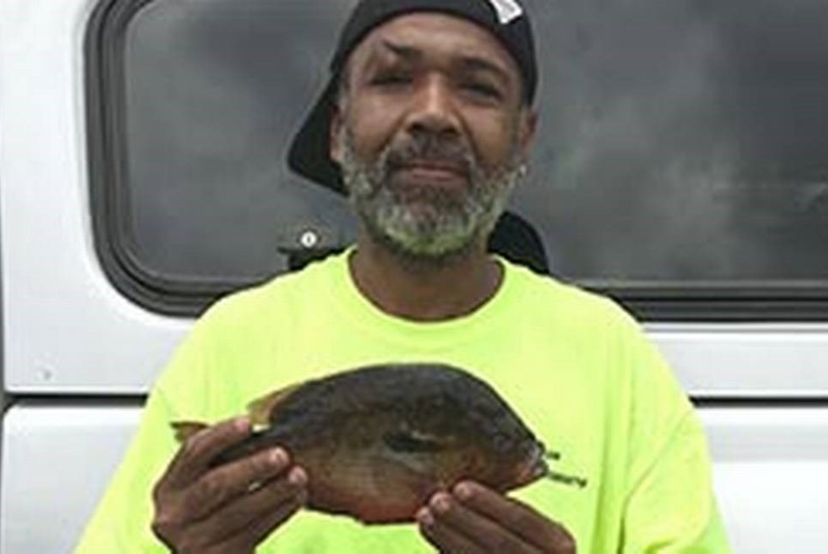 Mees lõi 900grammise uimelisega võimsa kalapüügirekordi 