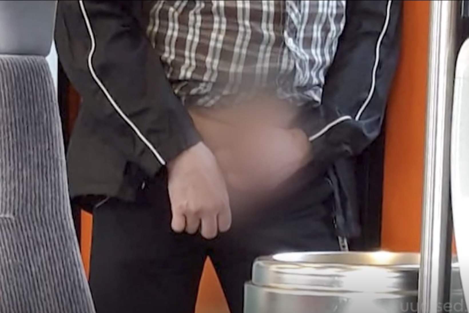 TV3 VIDEO | Elroni rongis ahistas reisijaid ennast rahuldav kiimas mees