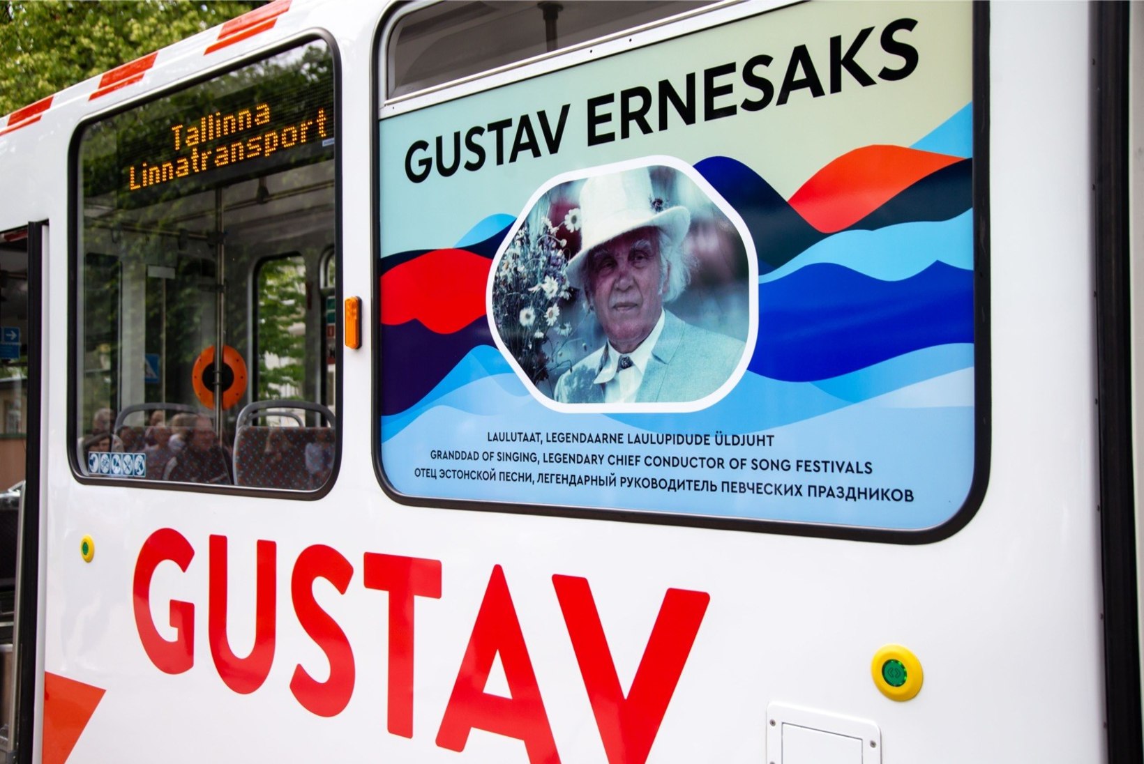 GALERII | Gustav Ernesaks sai laulupeo eel nimelise trammi