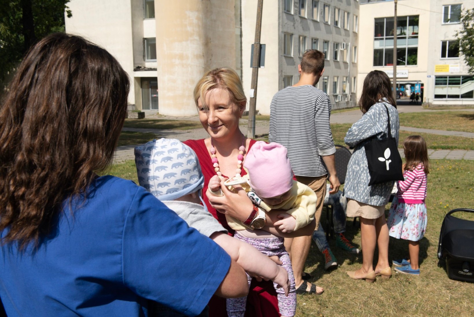 GALERII | Ida-Tallinna Keskhaiglas pidasid piknikku rinnaga toitvad pered