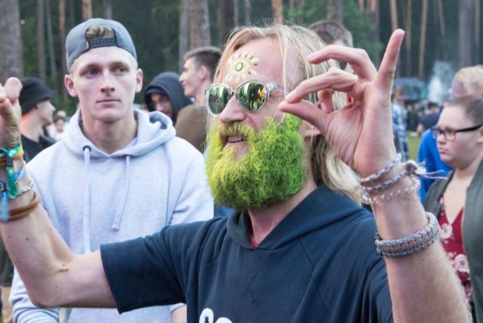 GALERII | Hiphop festivali avaõhtu tõi Elva mändide alla kokku räpifänne igast Eestimaa nurgast