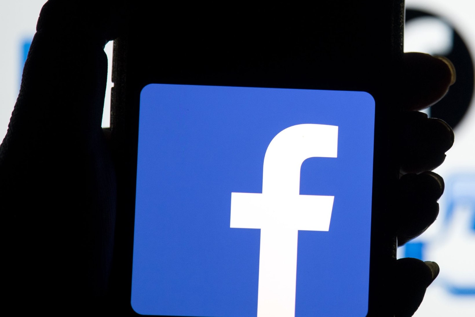 Facebook maksis selle eest, et kasutajate kõnesid pealt kuulataks