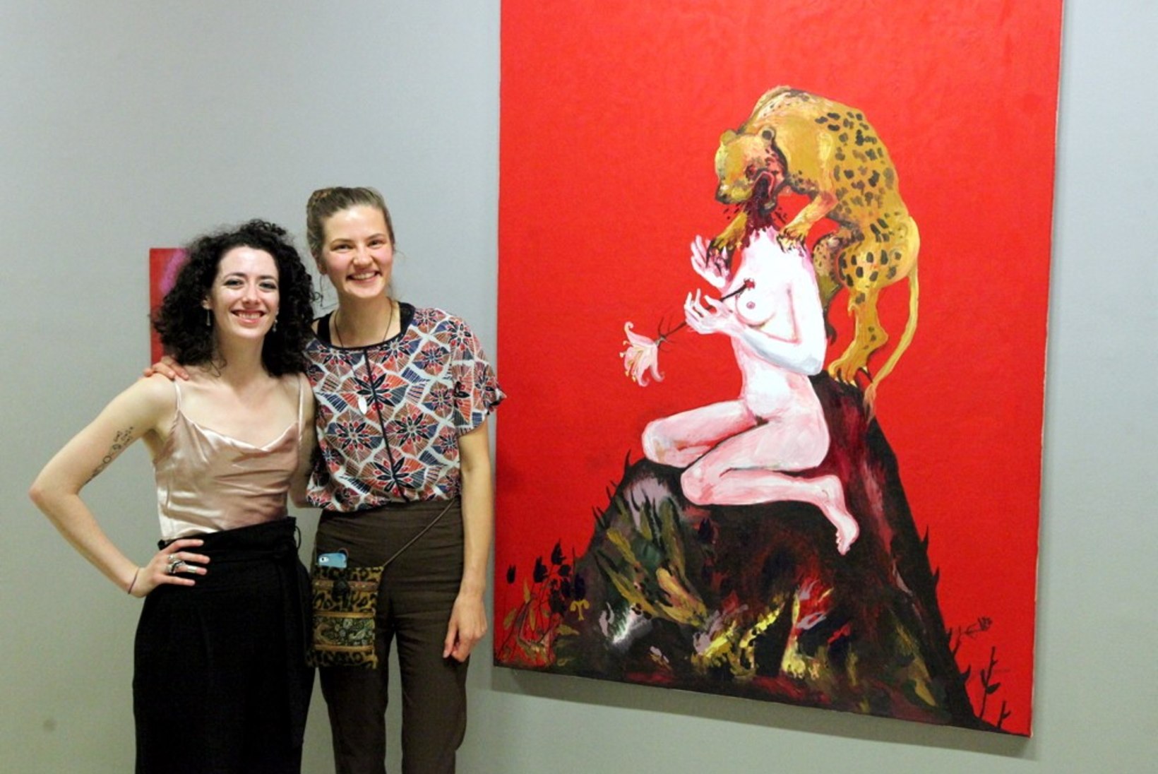 PILDID | Staarkunstnik Jüri Arrak käis koos oma noore elukaaslasega uudistamas "hullu" kunstinäitust, mis on alla 18-aastastele keelatud