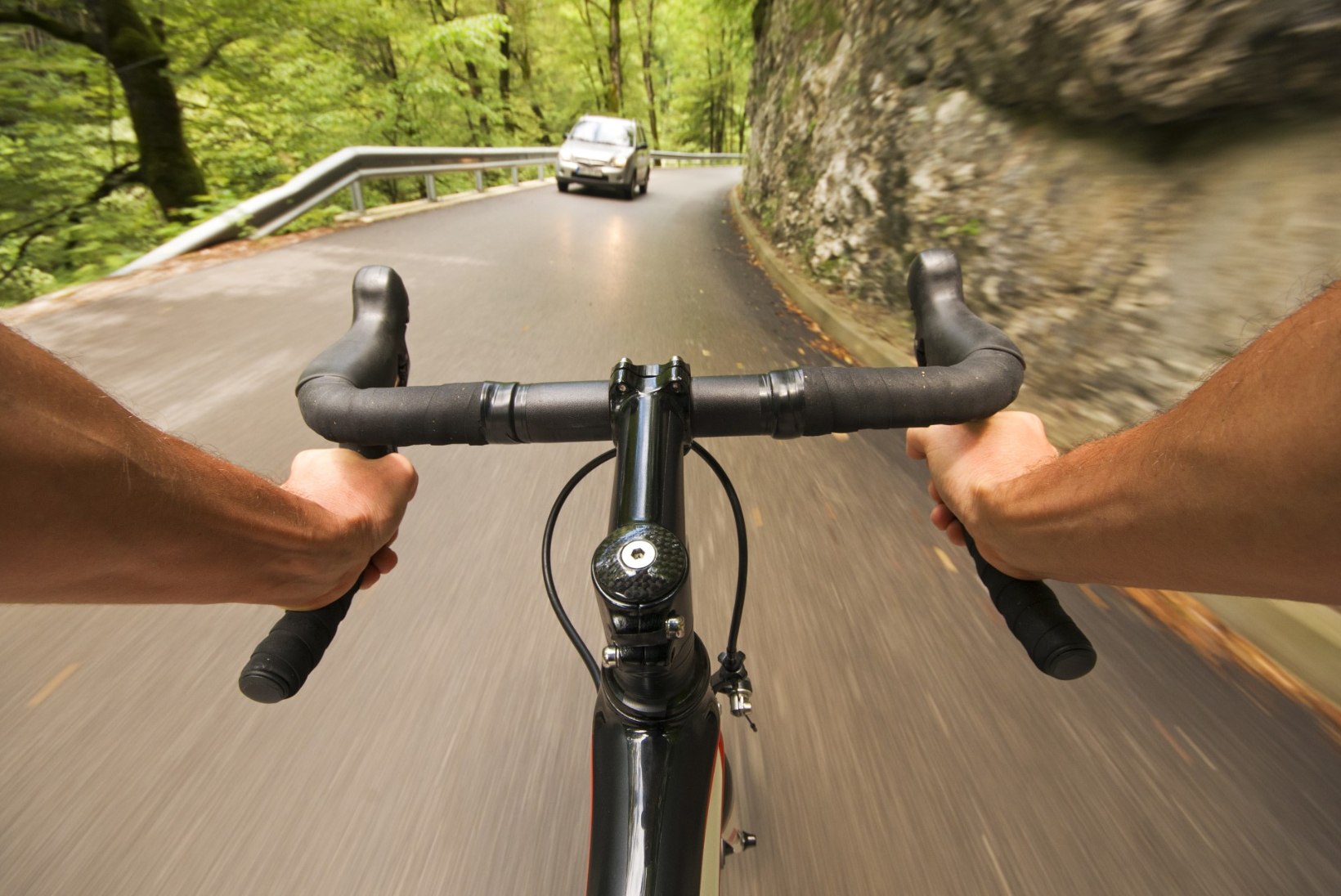 VIDEO | Kuidas maanteel jalgratturina ohtudega toime tulla?
