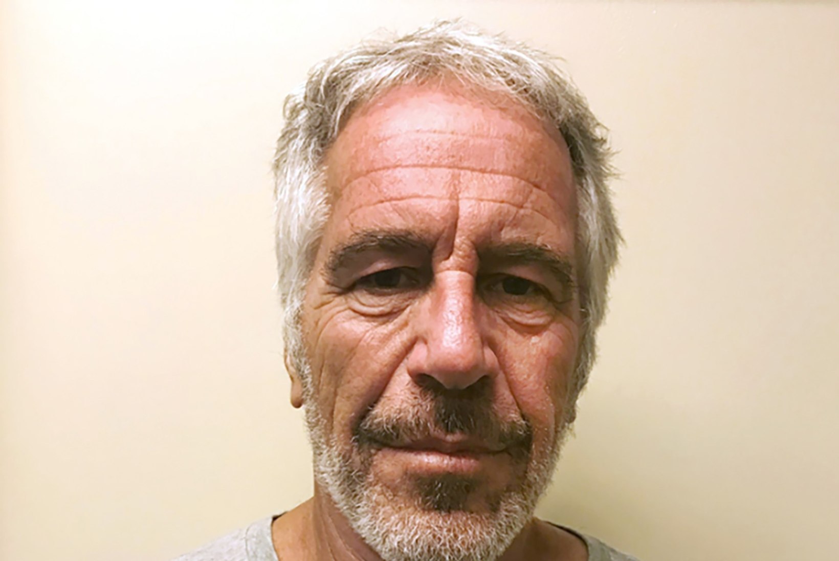 New Yorgi vanglas endalt elu võtnud pedofiil Jeffrey Epstein tegi kaks päeva enne surma testamendi
