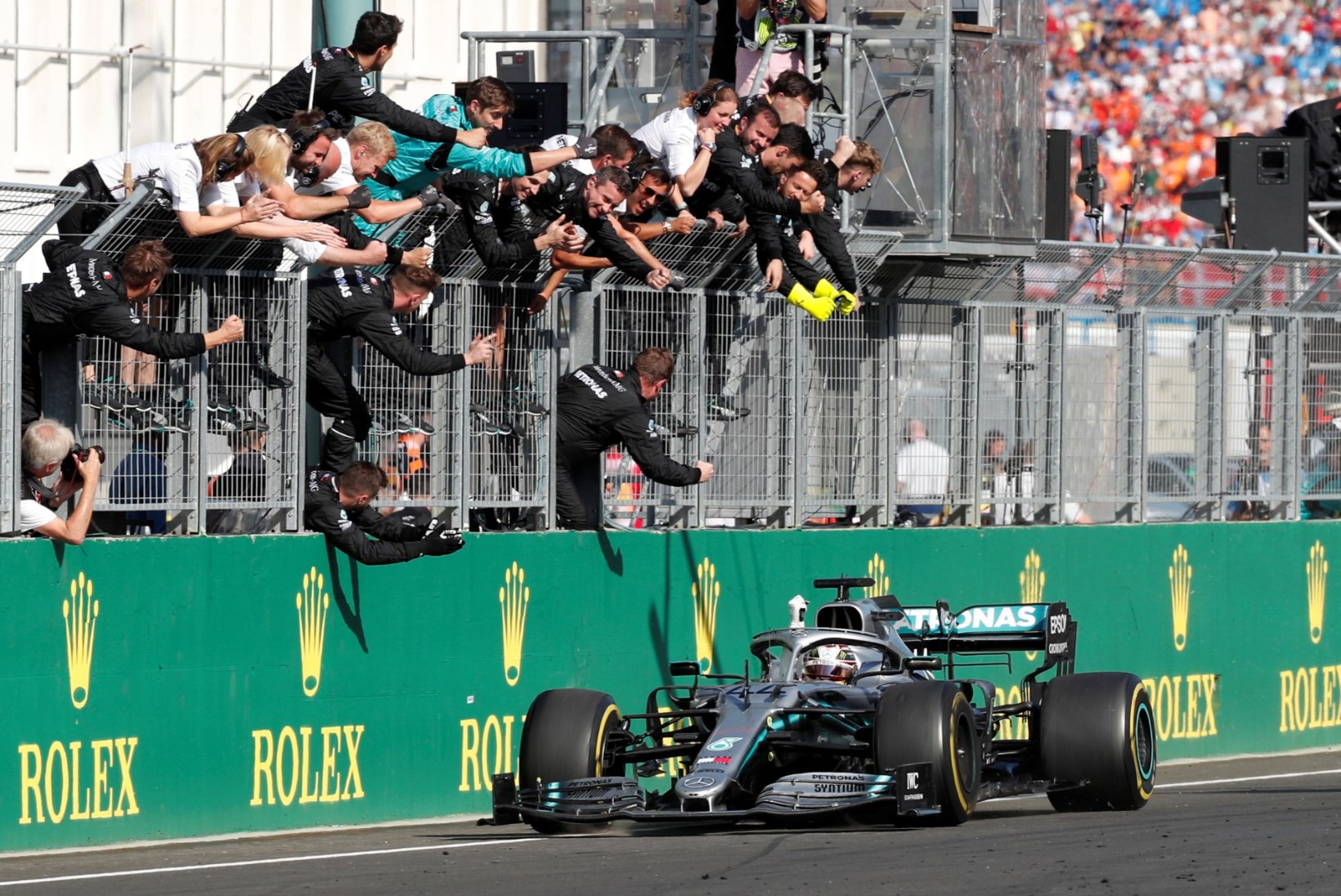 Ungari GP: Hamilton tegi geniaalse taktika abil Verstappenile ära