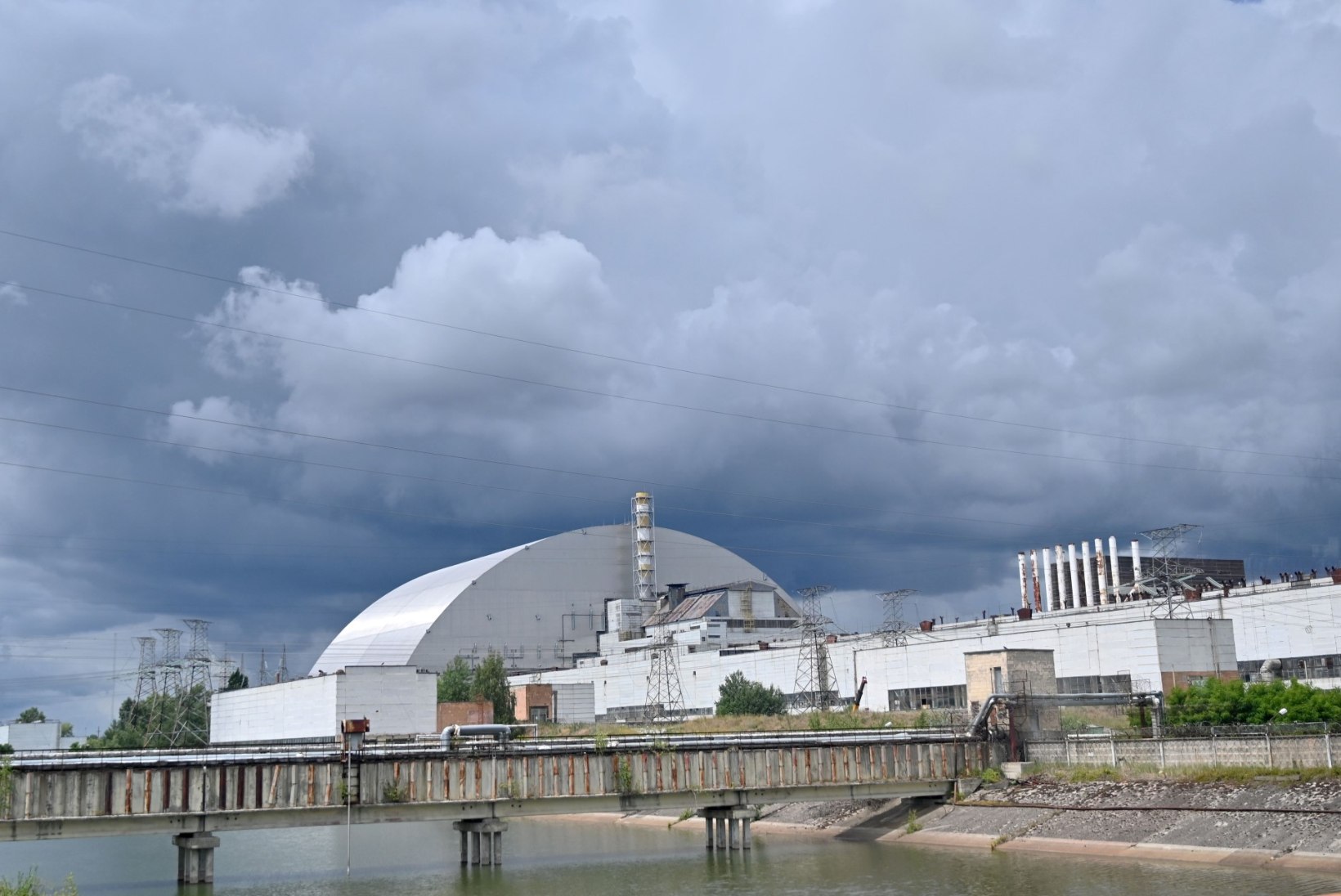 JULGED PROOVIDA? Teadlased lõid Tšernobõli keelutsoonis kasvanud radioaktiivsest teraviljast viina