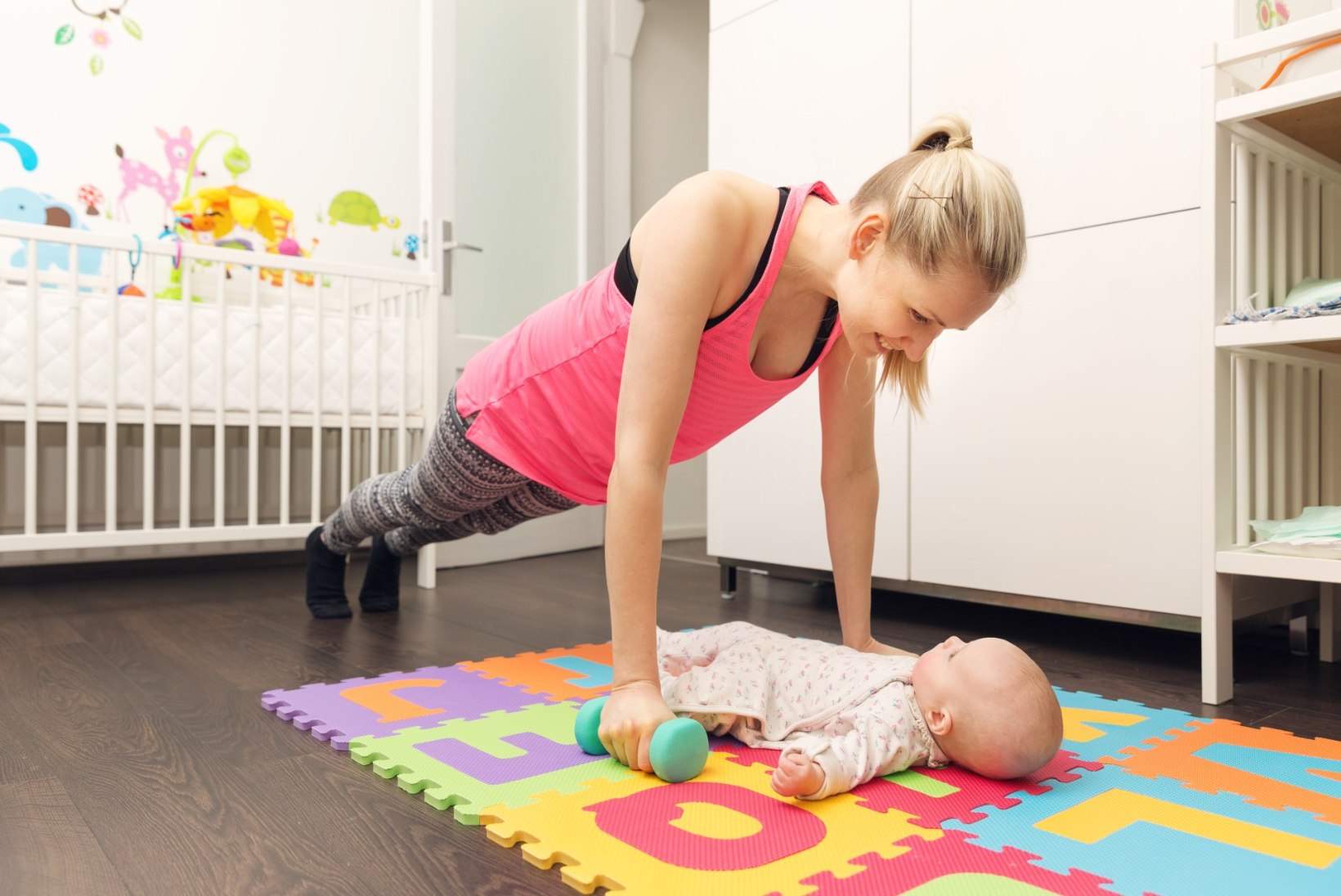 VIDEO | Kuidas kodus koos beebiga treenida?