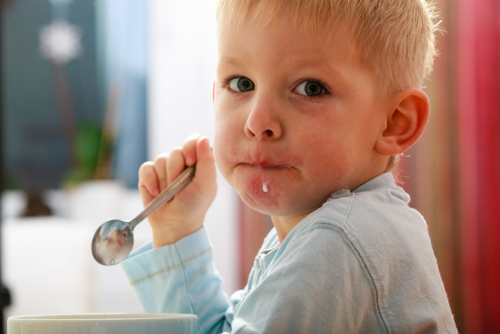 ÄRA NII TEE: 7 trikki, kuidas ei tohiks toiduga pirtsutavat last sööma meelitada