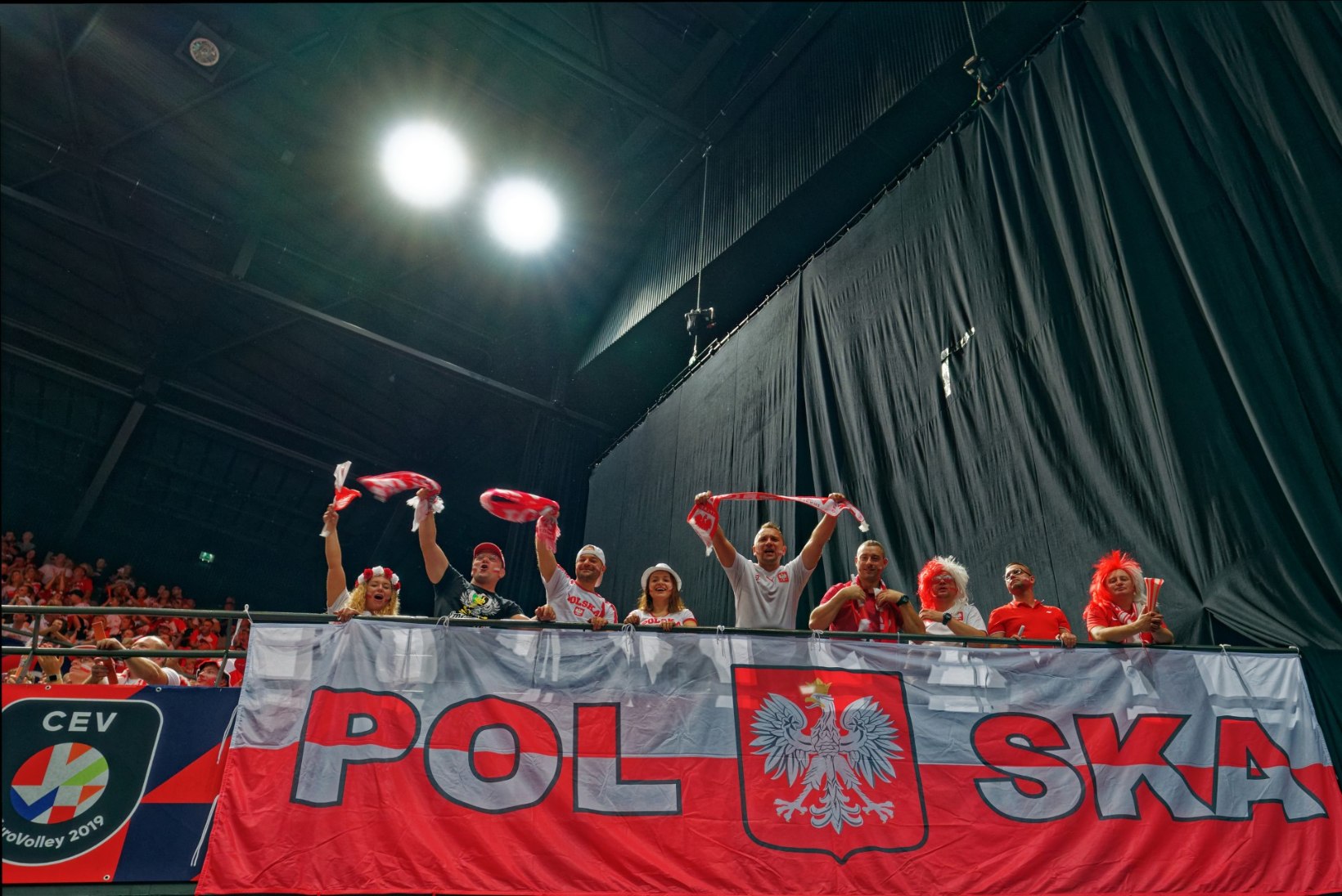 ÕL HOLLANDIS | Poola fännid toppisid kodupubliku suu kinni