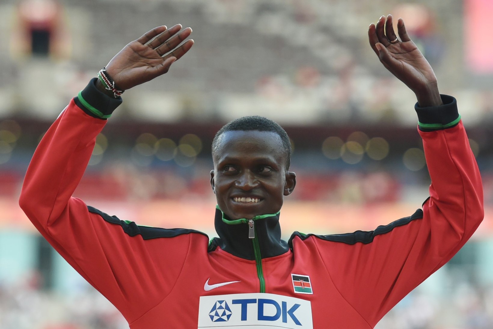 USKUMATULT VÄLE: Keenia jooksja parandas maailmarekordit 17 sekundiga