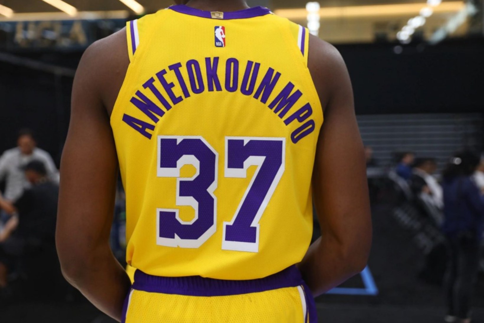 FOTOD | Lakers esitles meediapäeval Antetokounmpot!
