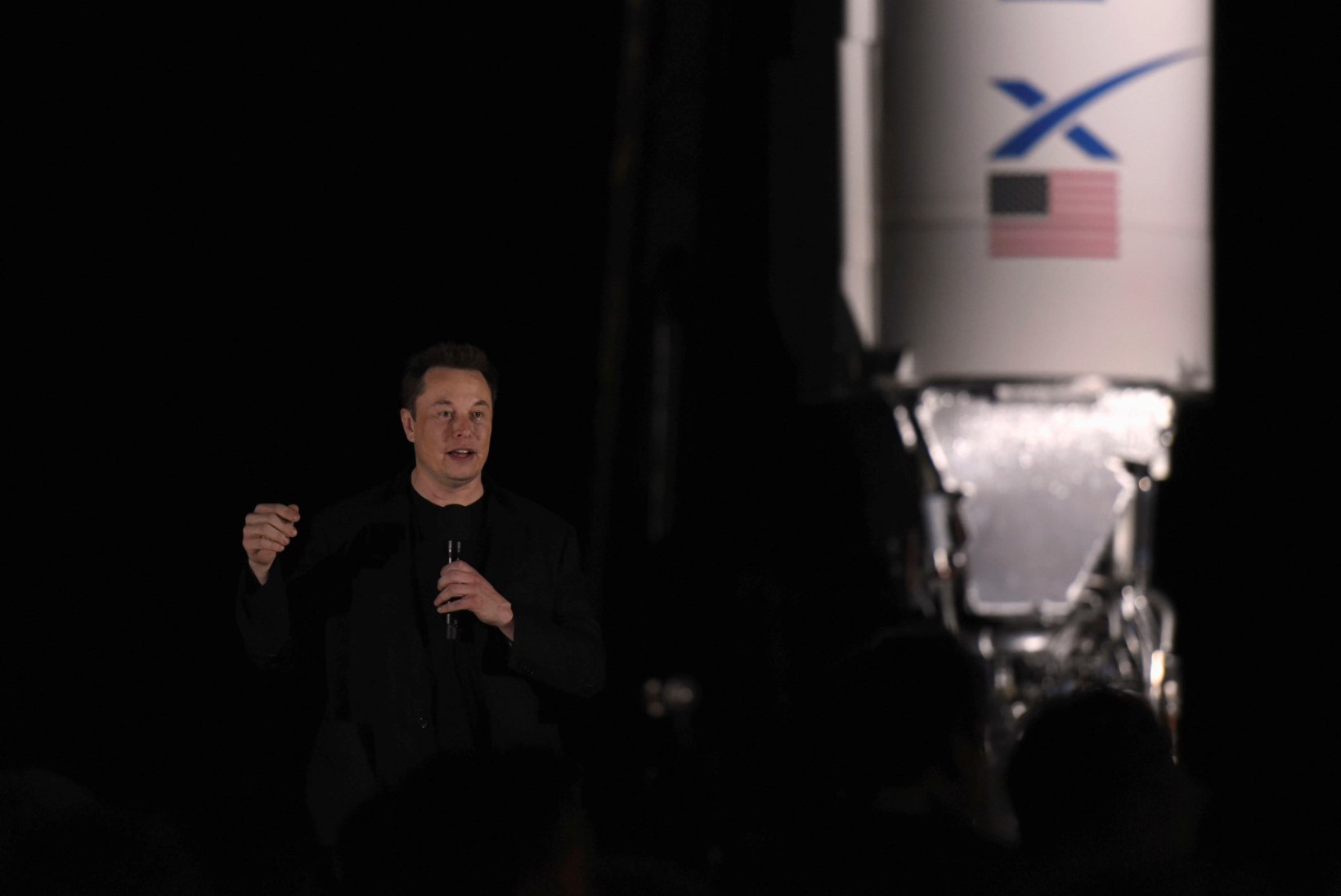 Elon Musk tutvustas kuni 100kohalist kosmoselaeva