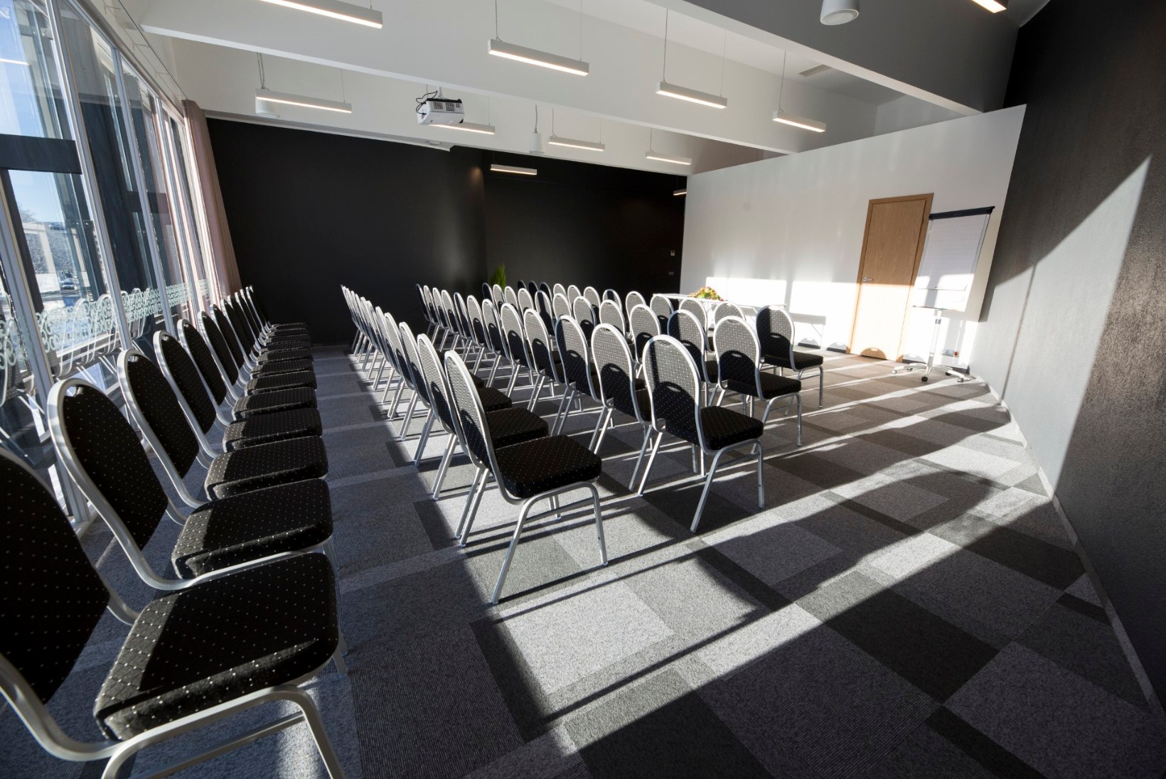 Balti Jaama seminariruum inspireerib hubase sisustuse ja miljonivaatega