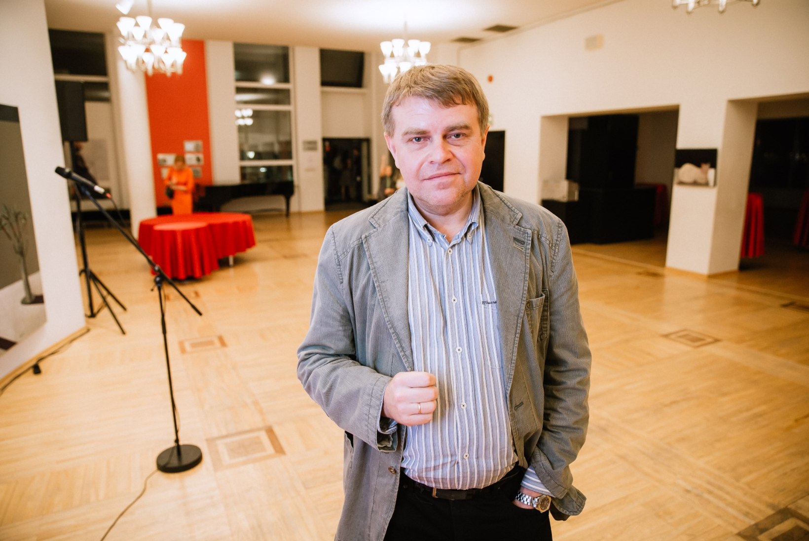 Andrus Kivirähk oma uuest raamatust: „Eesti kirjanik võikski kirjutada eestlastest.“