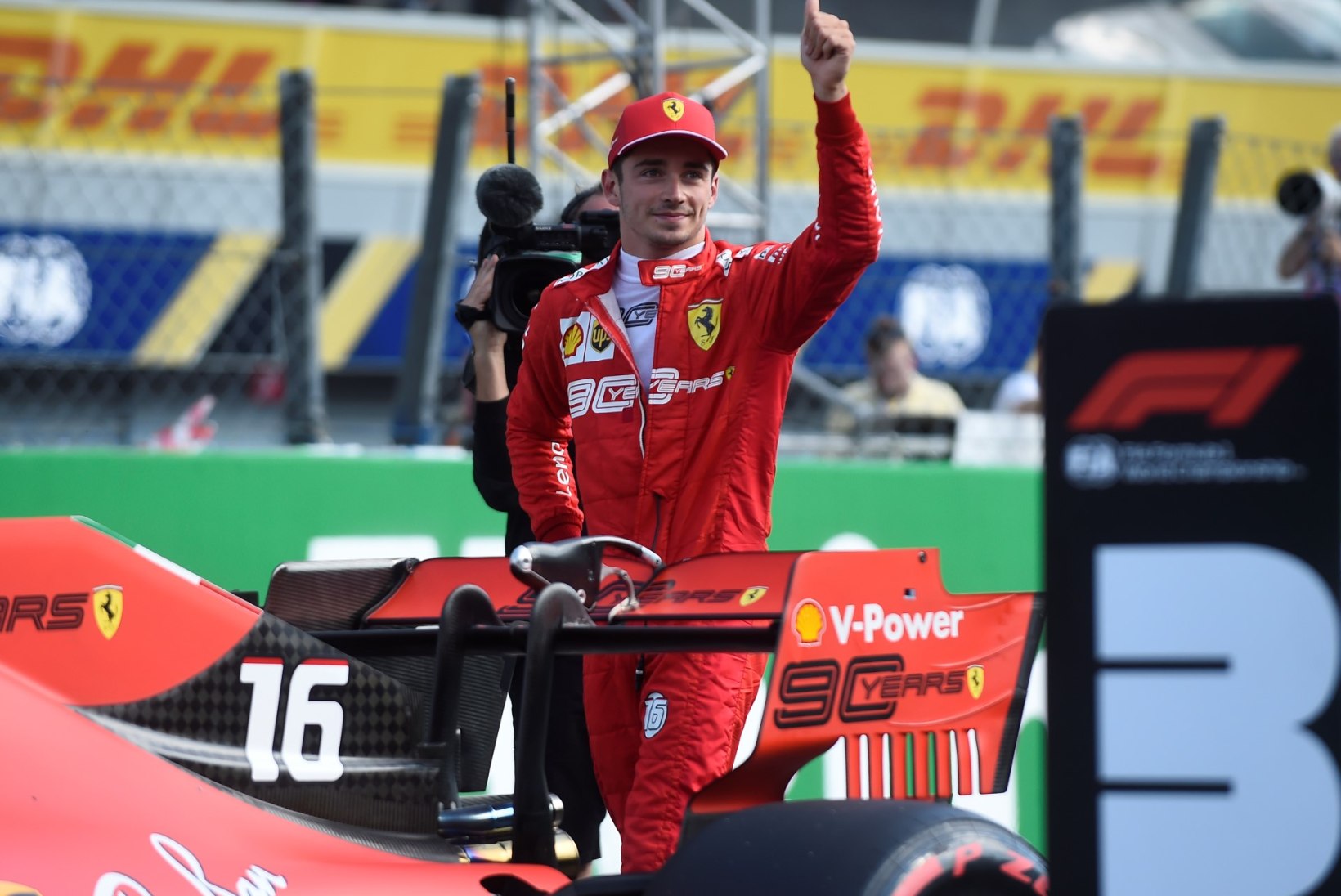 Itaalia GP: hiilgavas hoos noor Ferrari piloot jättis taas Hamiltoni ja Mercedesed seljataha