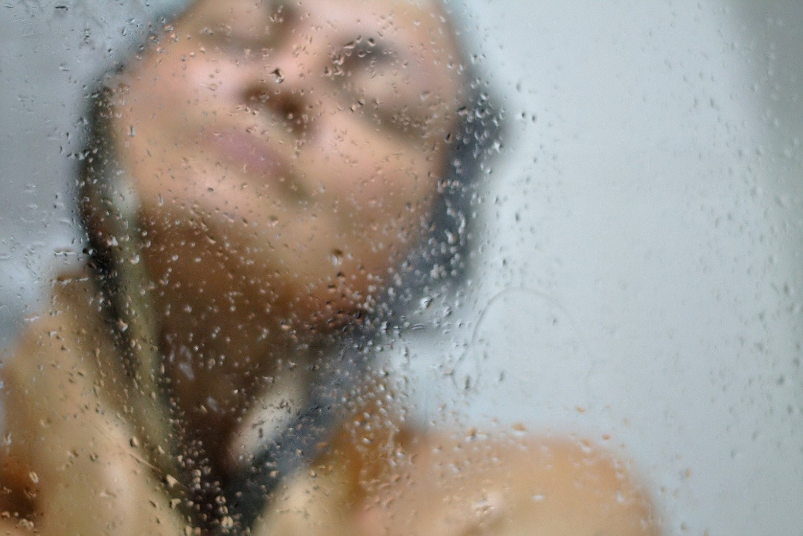 VÄHEM STRESSI, ROHKEM SÄRA! 4 põhjust alustada päeva jääkülma dušiga