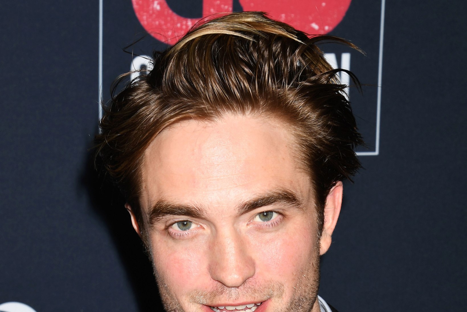 Robert Pattinson peksis end võtete eel näkku ja jõi porilombist vett