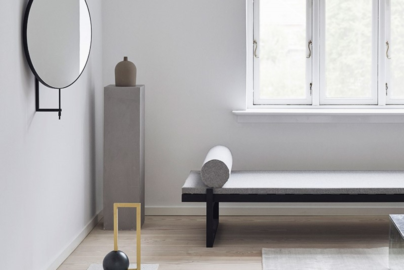 Taani disaineri Kristina Dami loodud pöörlev peegel võlub ennekõike funktsionaalsusega