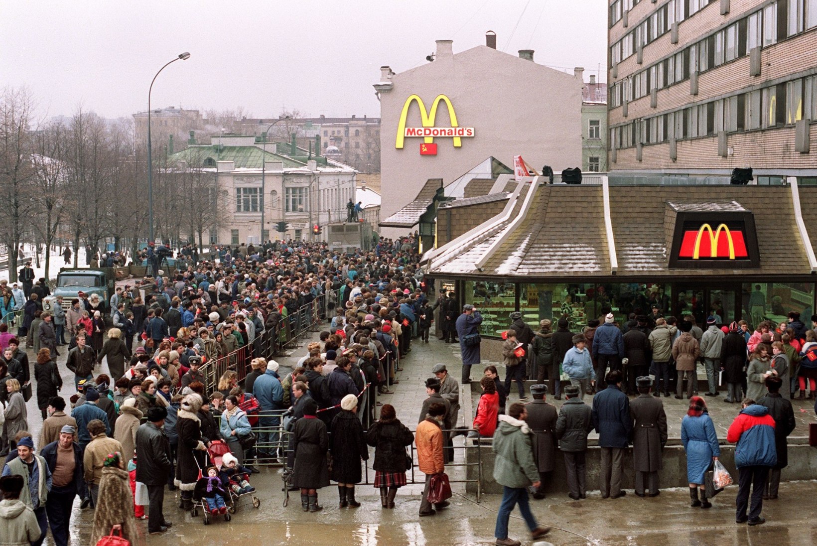 MINEVIKUHETK | 31. jaanuar: Moskvas avati Venemaa esimene McDonald's