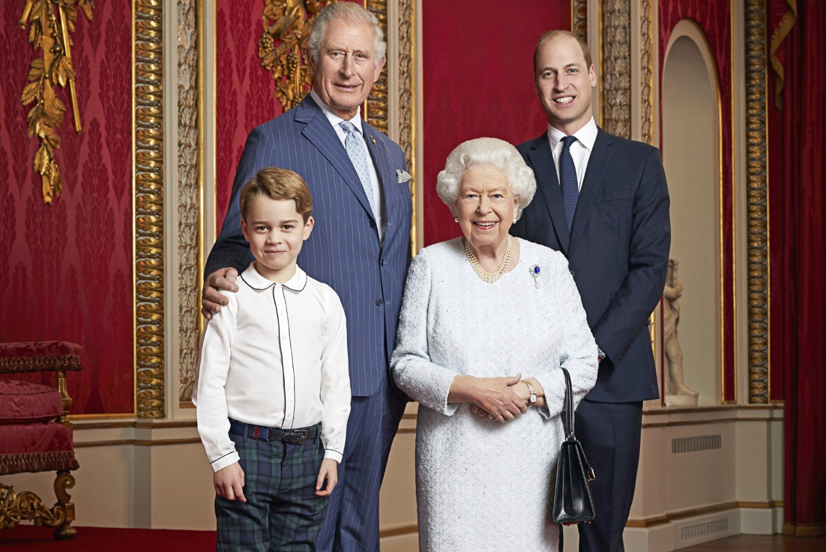 VAHVA PORTREE: Elizabeth II poseerib koos kolme tulevase kuningaga