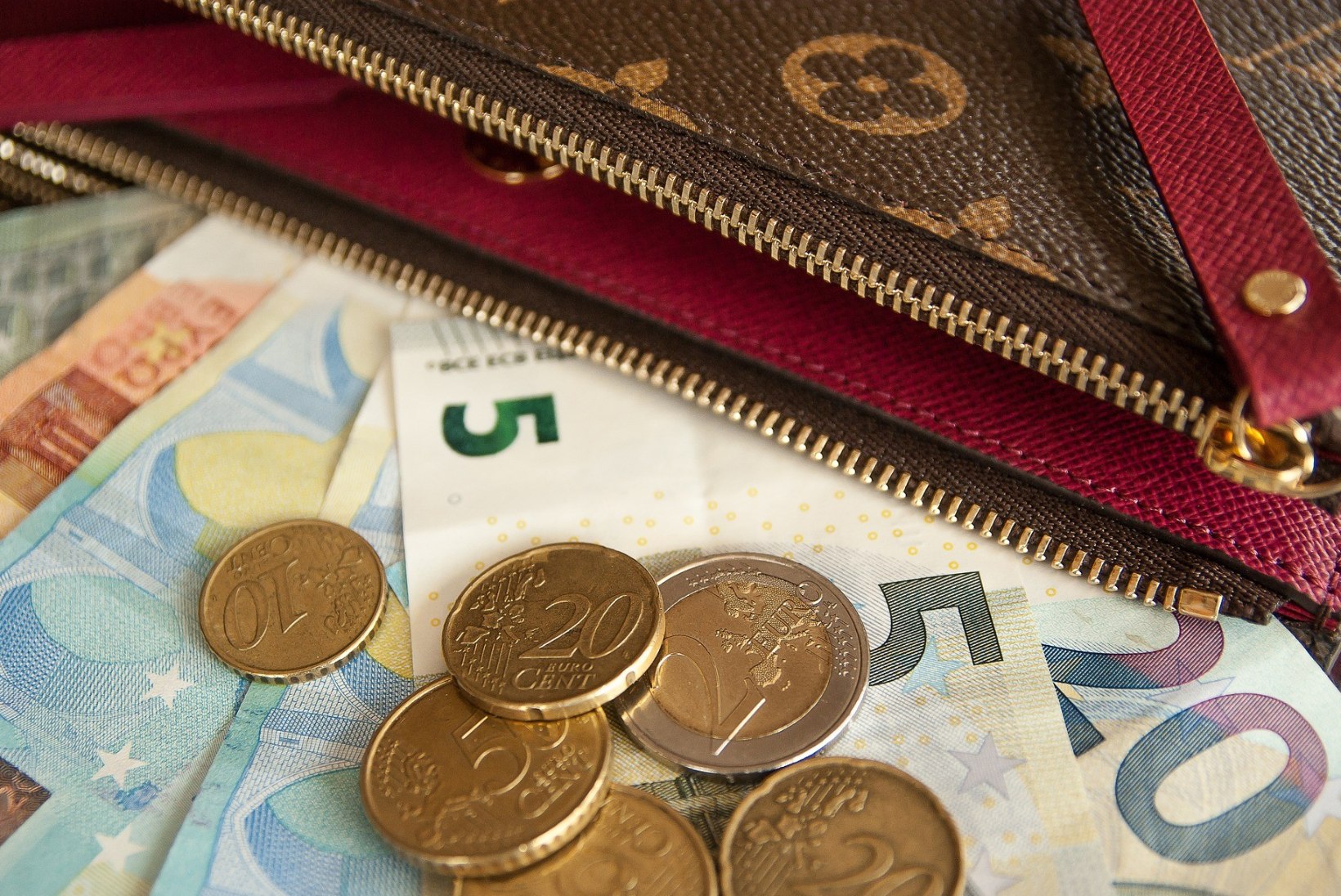 10 lihtsat nõuannet, kuidas iga kuu vähemalt sada eurot kokku hoida
