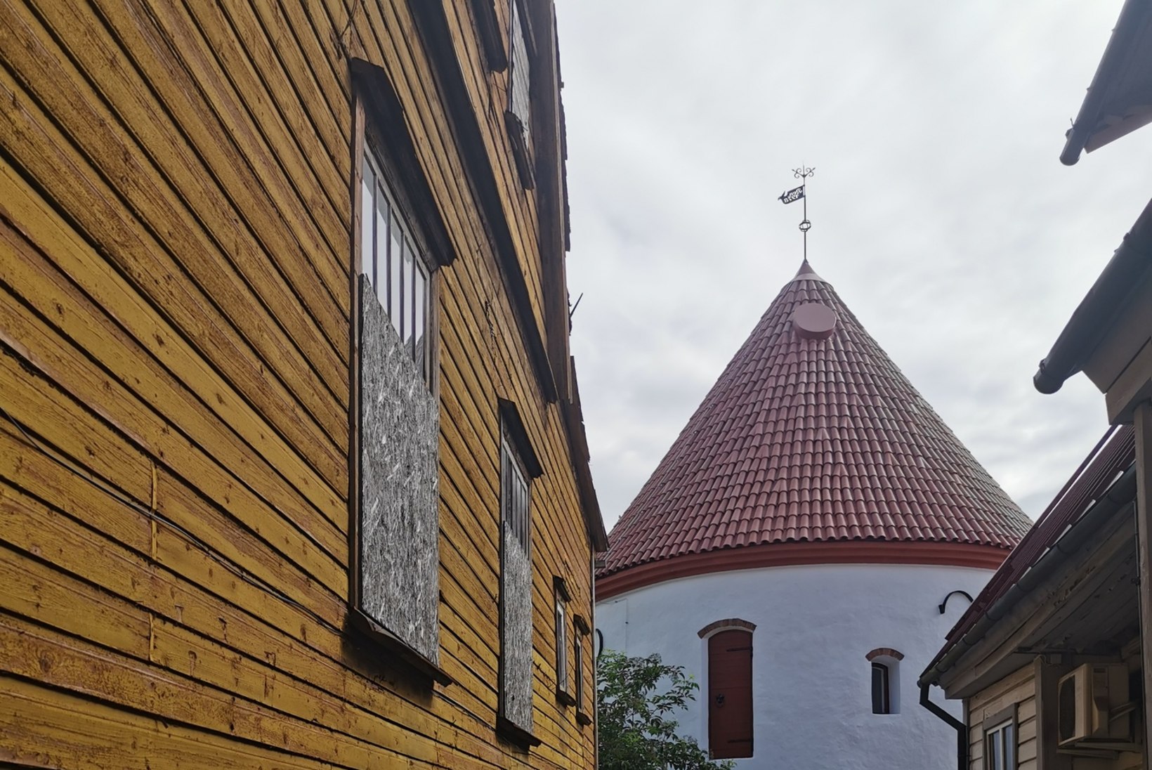 ÜHE TORNI LUGU: Punane torn – ainus mälestusmärk keskaegsest Pärnust