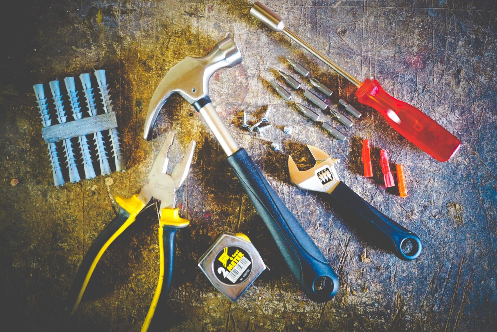 NIMEKIRI | Absoluutselt elementaarne: hädavajalikud tööriistad igas kodus