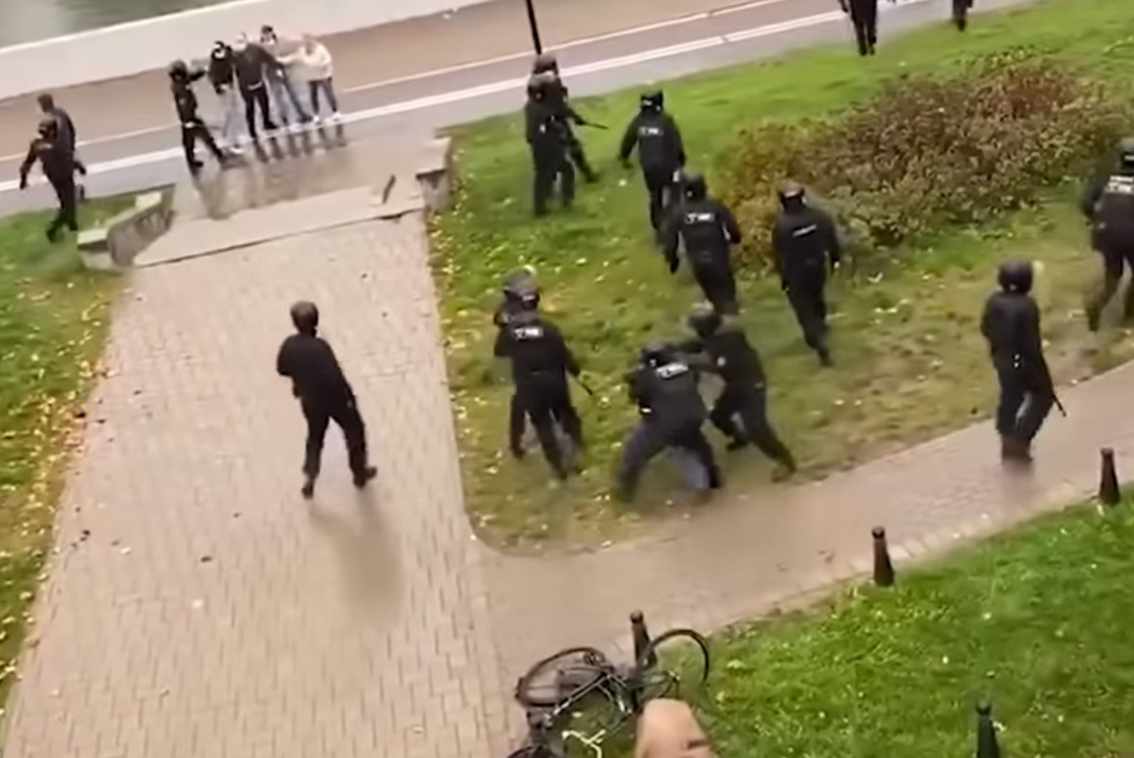 VIDEO | Valgevene politsei andis laskesuusastaari vennale armutult kolki: „Arvasin, et olen pime.“