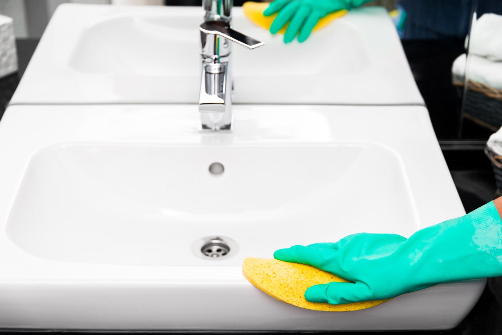 Lugejakiri | Kes kasutab tualetis koristades kindaid?!