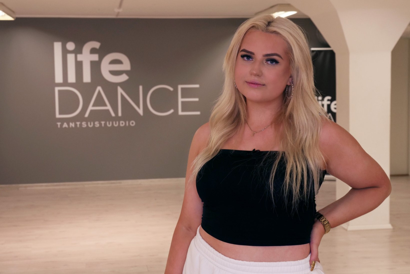 KUULUS TIKTOKIS | ÕL VIDEO | 18aastane sotsiaalmeedia tantsumeister Kertu: terve mu pere on TikTokis ja julgustab mind!