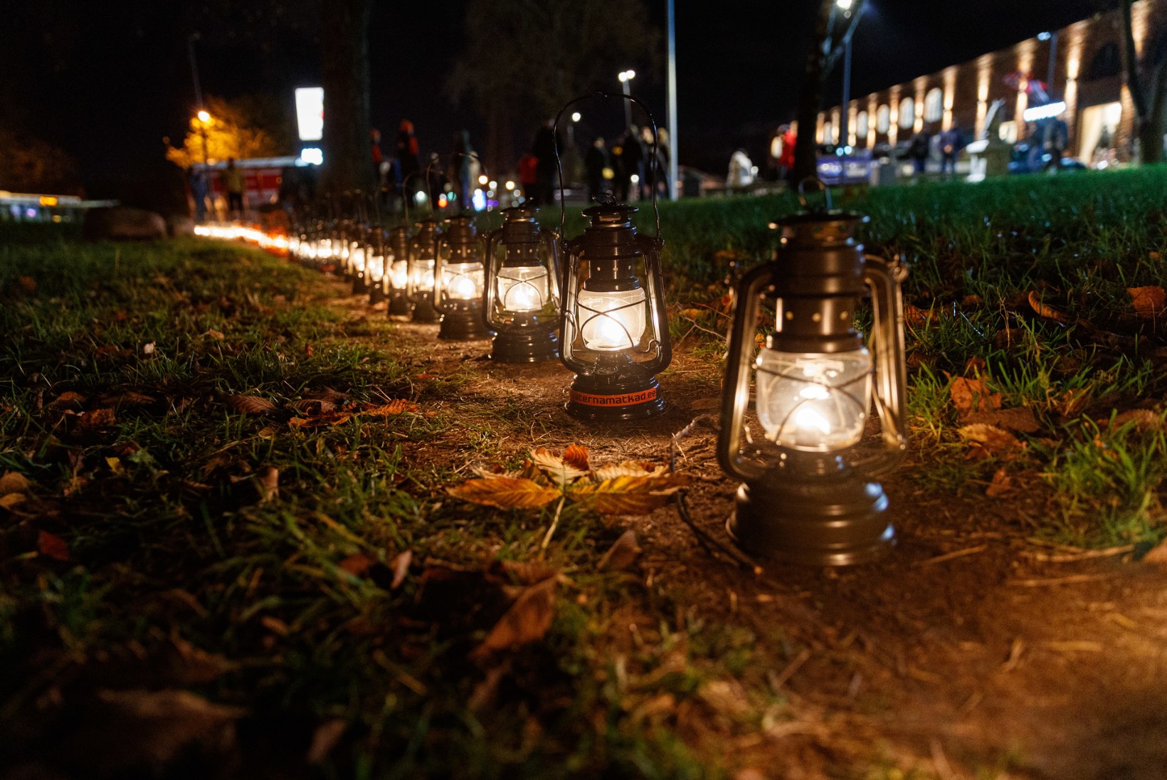 FOTOD | LATERNAMATK HINGEDEKUU ÖÖS: Sitsi tänav pole sugugi sitsiline ja litsid polegi päris litsid