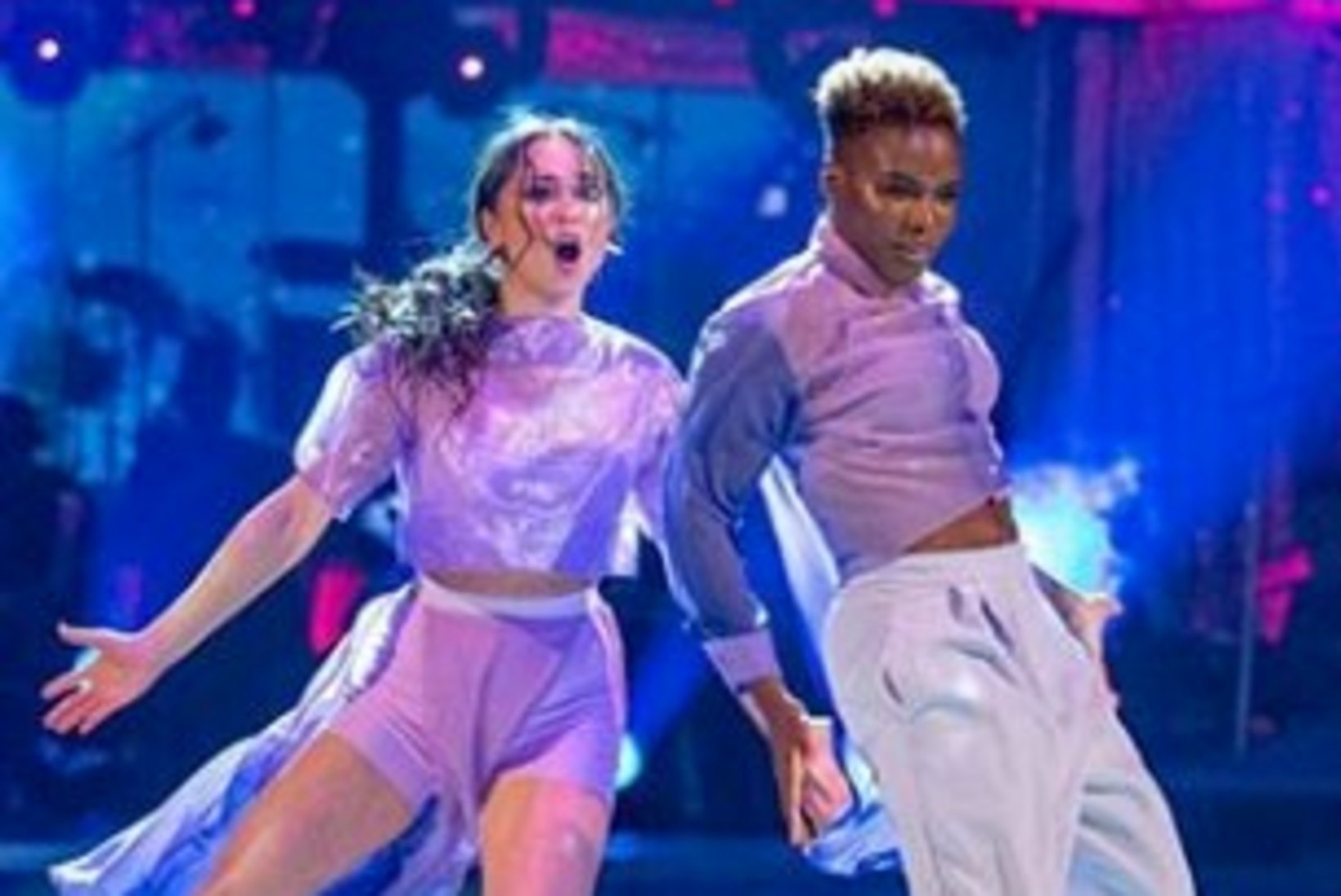 Briti tantsusaate esimene naispaar pidi nakatumise tõttu võistluselt lahkuma