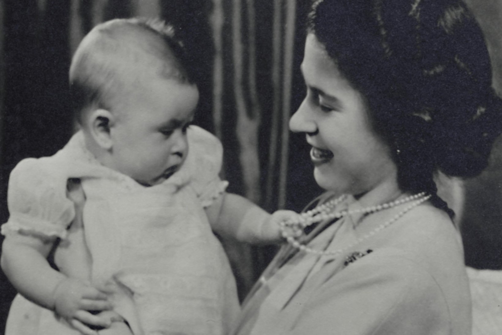 Loe, millist kuningakoja reeglit Elizabeth II prints Charlesi sünnitades rikkus!