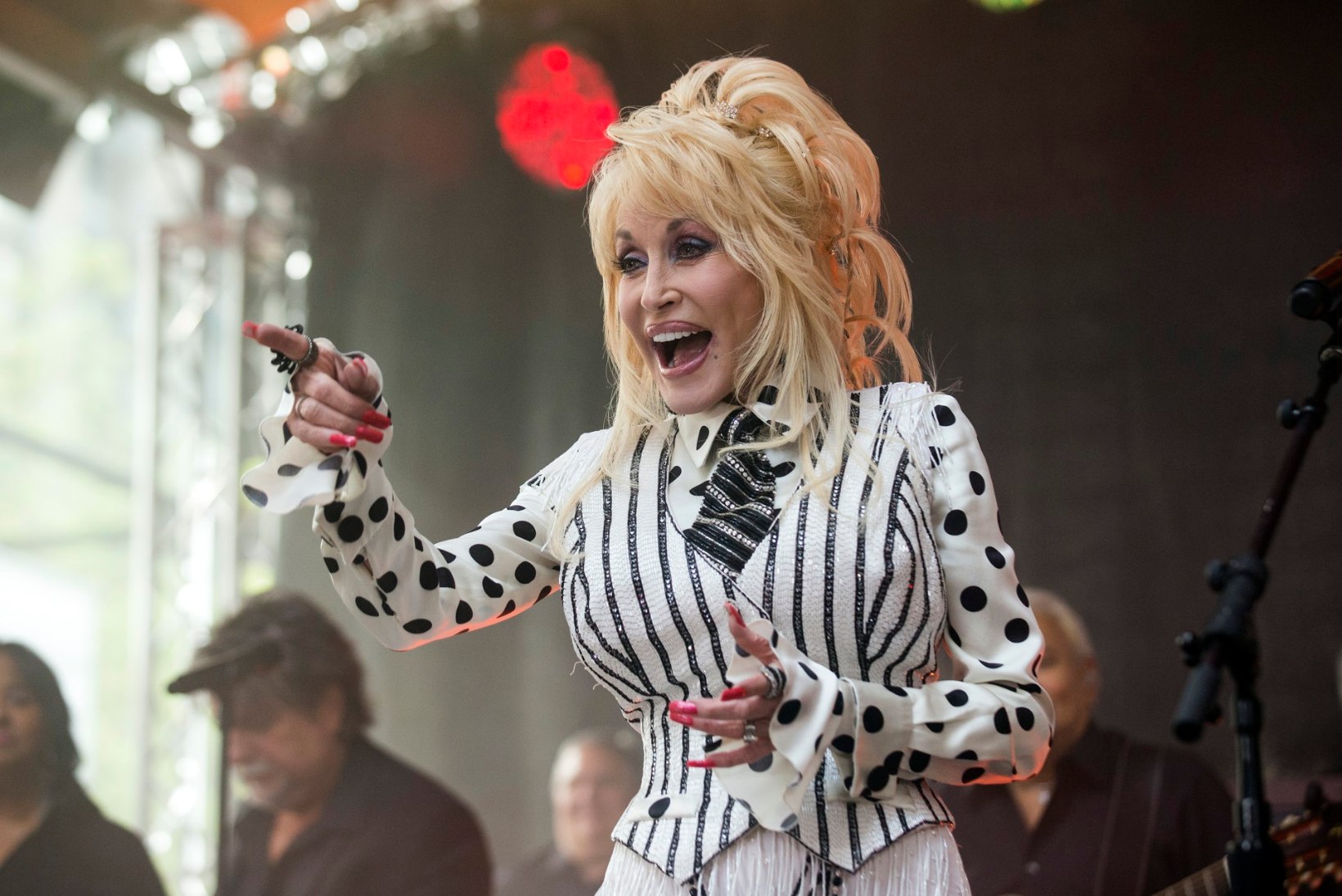 Dolly Parton on 95protsendise efektiivsusega koroonavaktsiini üks rahastajaid
