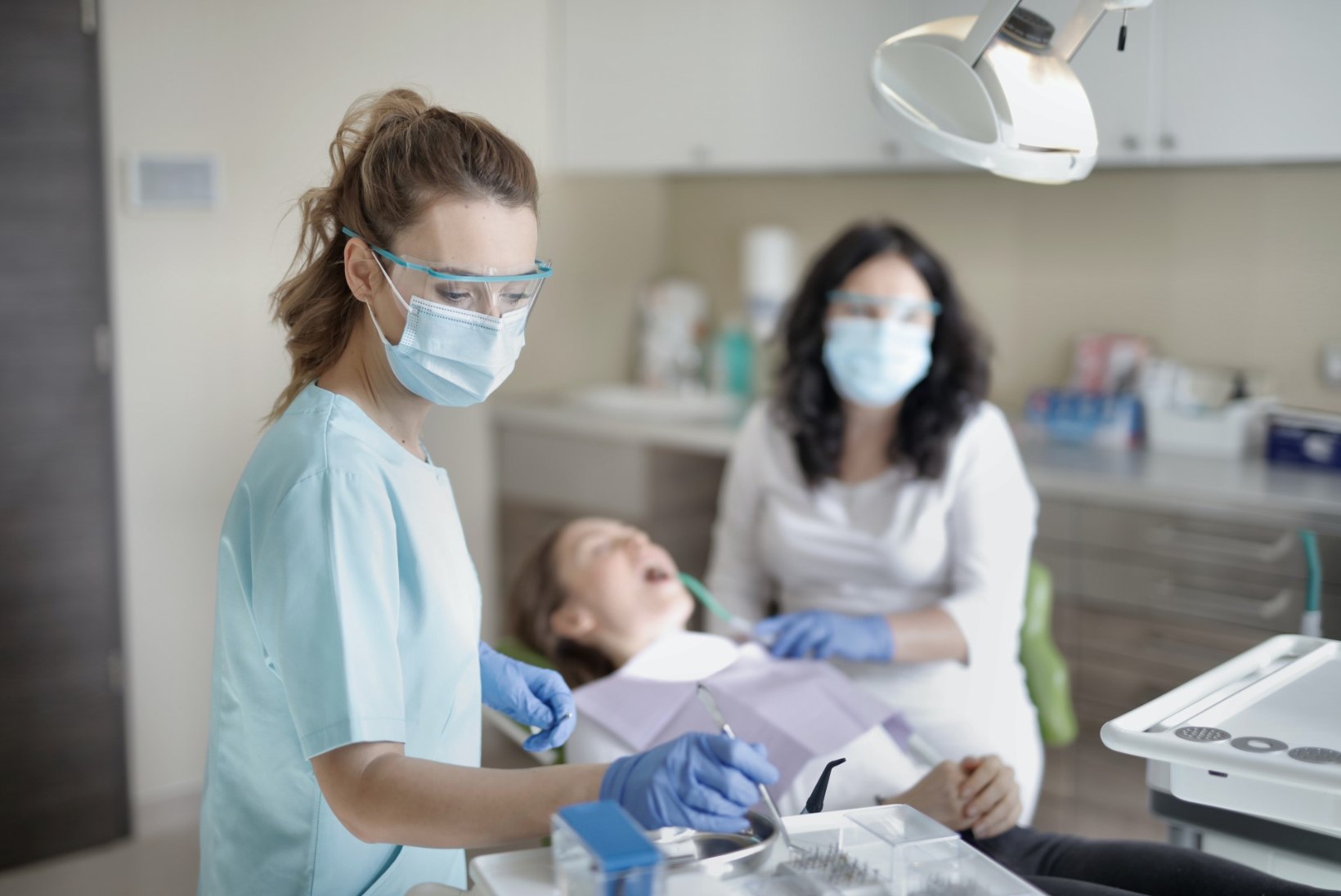 Hambahaiguste professor selgitab: milliseid hambakivikartusi pidada tõeks, milliseid mitte?