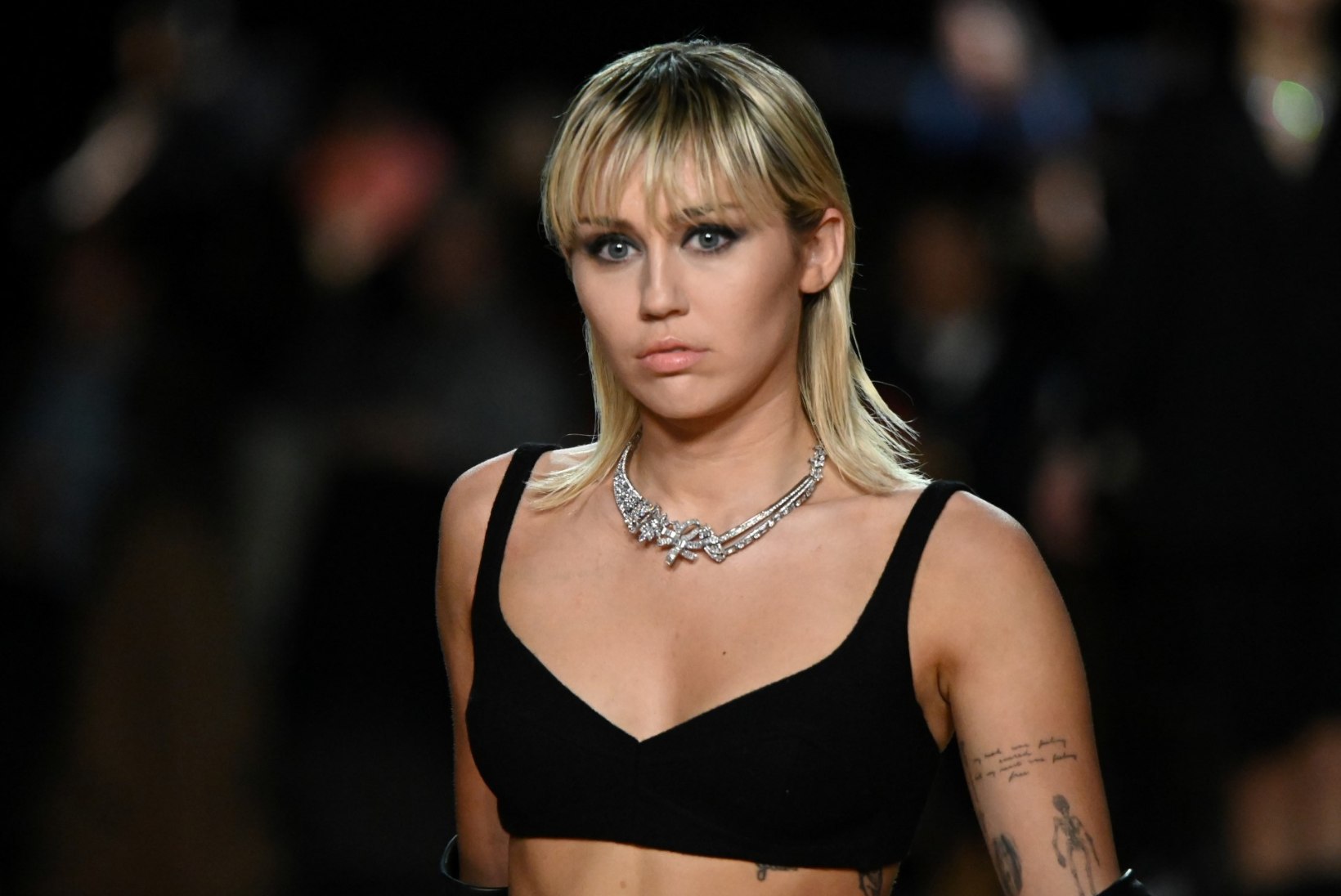 Miley Cyrus sattus pandeemia ajal jälle alkoholikuradi küüsi