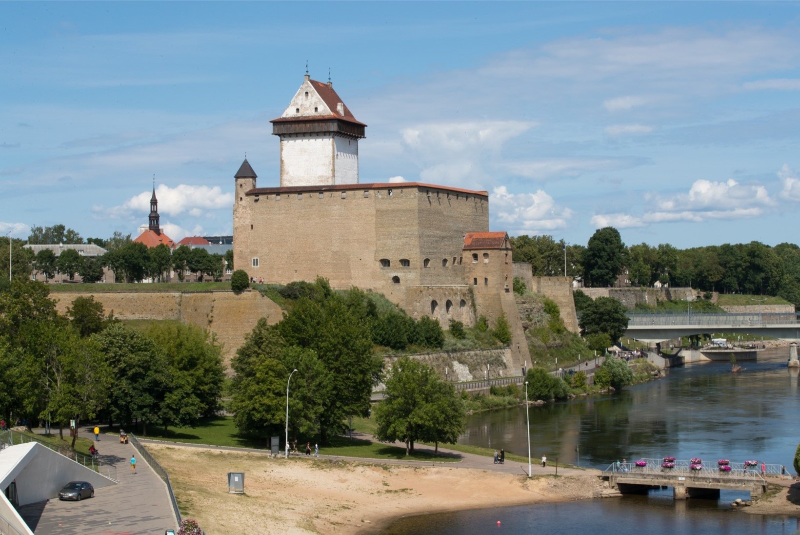 Tõnis Erilaiu lehesaba | Kuidas Narva lahingud võideti ja kaotati